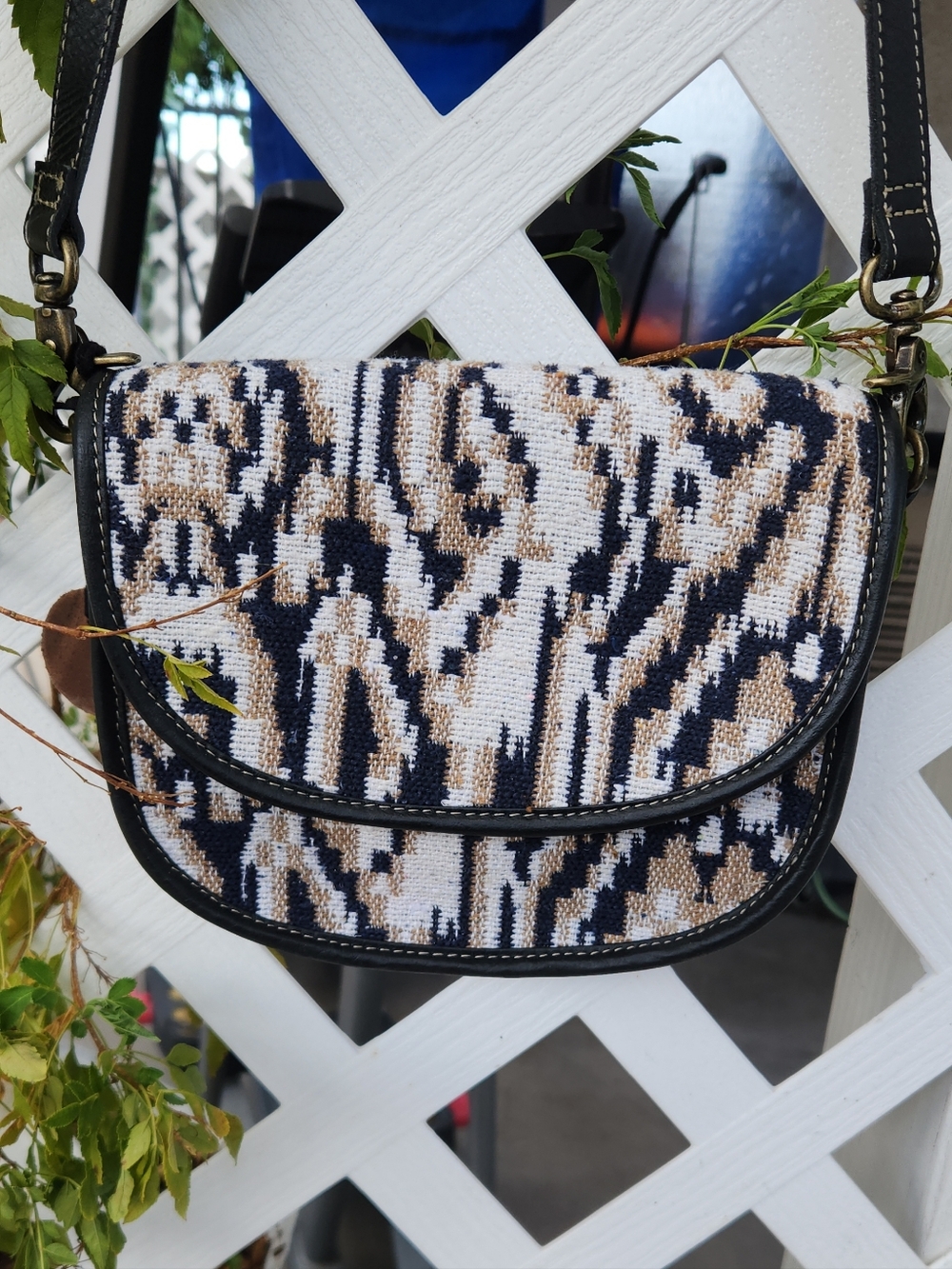 Myra: Jenson Bluff Small Crossbody - Picture 4 of 8